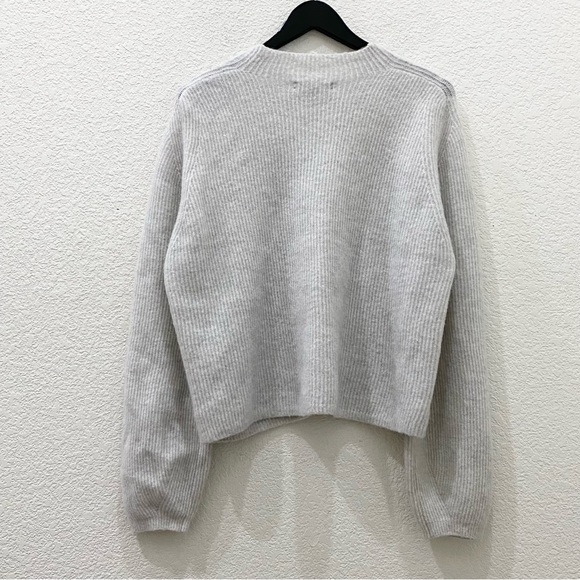 BANANA REPUBLIC 551630-02 Light Gray Cropped Ribbed Ballon Sleeve Sweater Size L - Picture 3 of 10